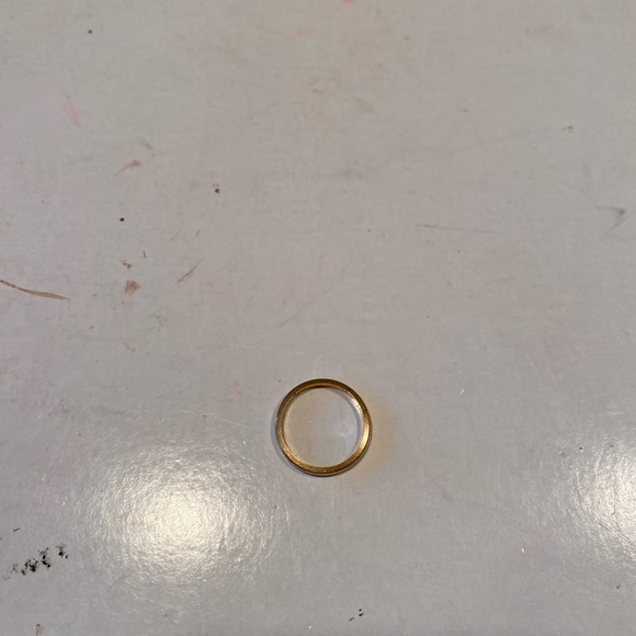 14k Yellow Gold Wedding Band Ring - Picture 2 of 3